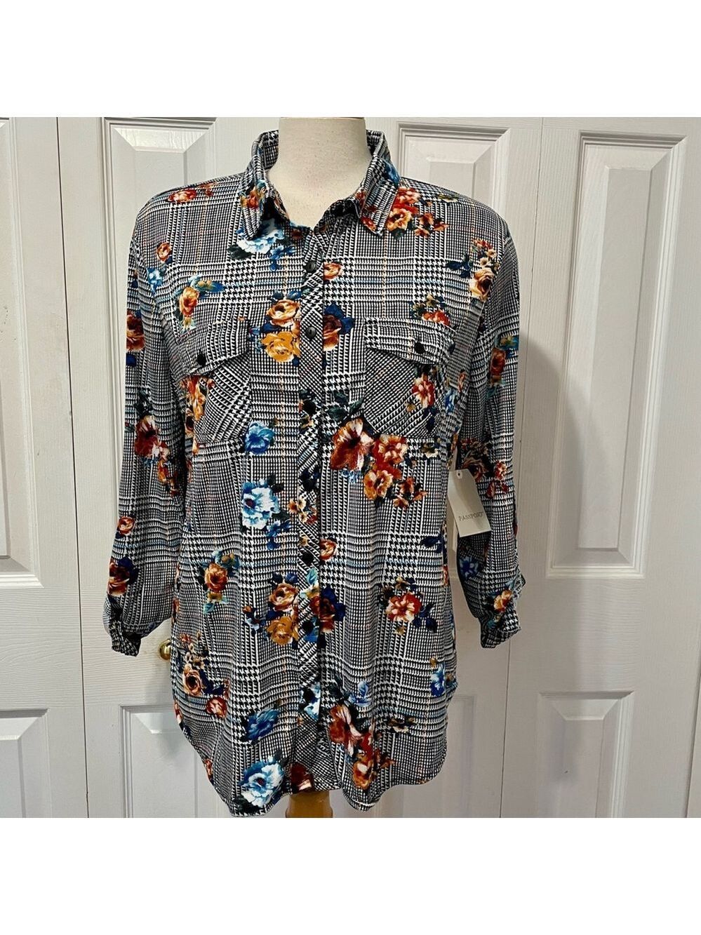 NWT Passport Black and White Floral Long Sleeve Button Up Shirt XL
